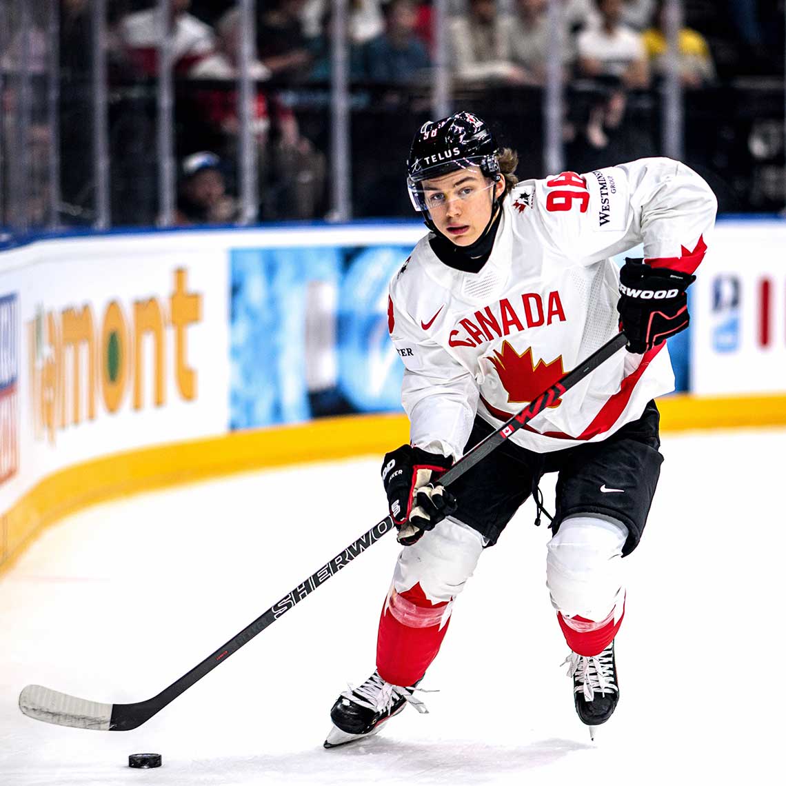 Jugador del equipo de hockey hielo de Canadá