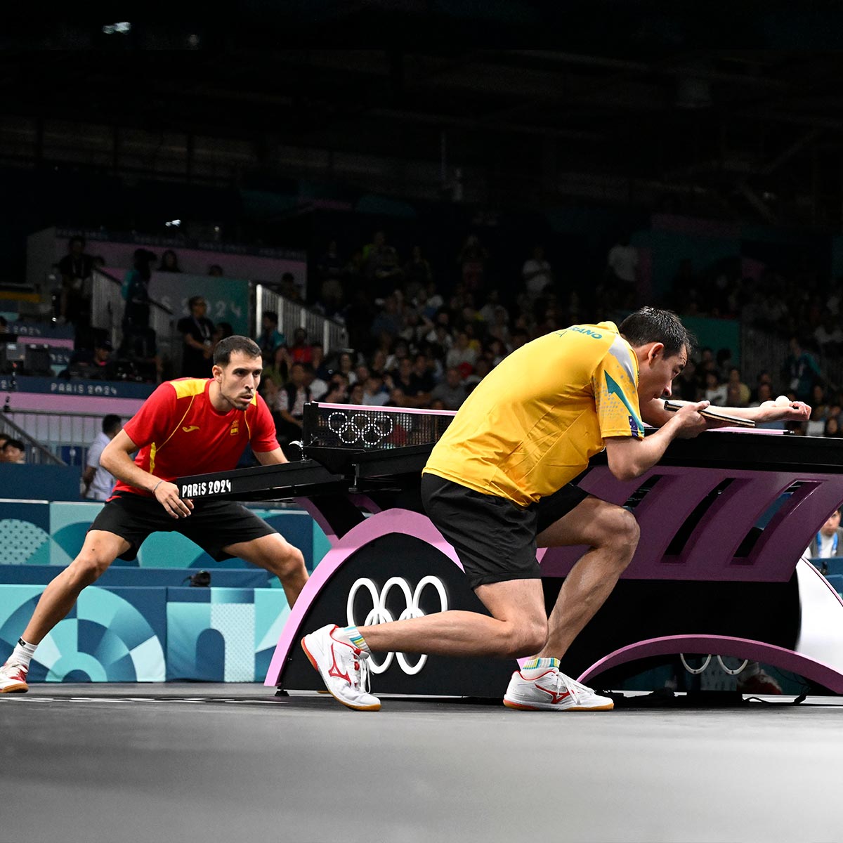 Partido de ping pong del español Álvaro Robles
