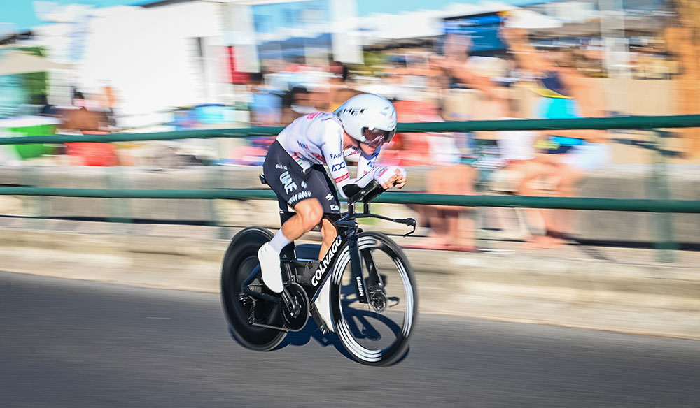 Ciclista del equipo UAE Team Emirates
