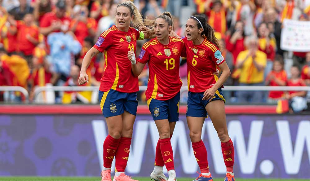 Las jugadoras españolas de fútbol Alexia Putellas, Olga Carmona y Aitana Bonmatí