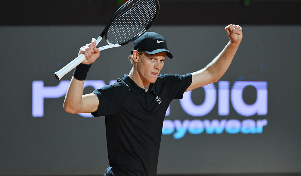 Jannik Sinner celebrando un punto