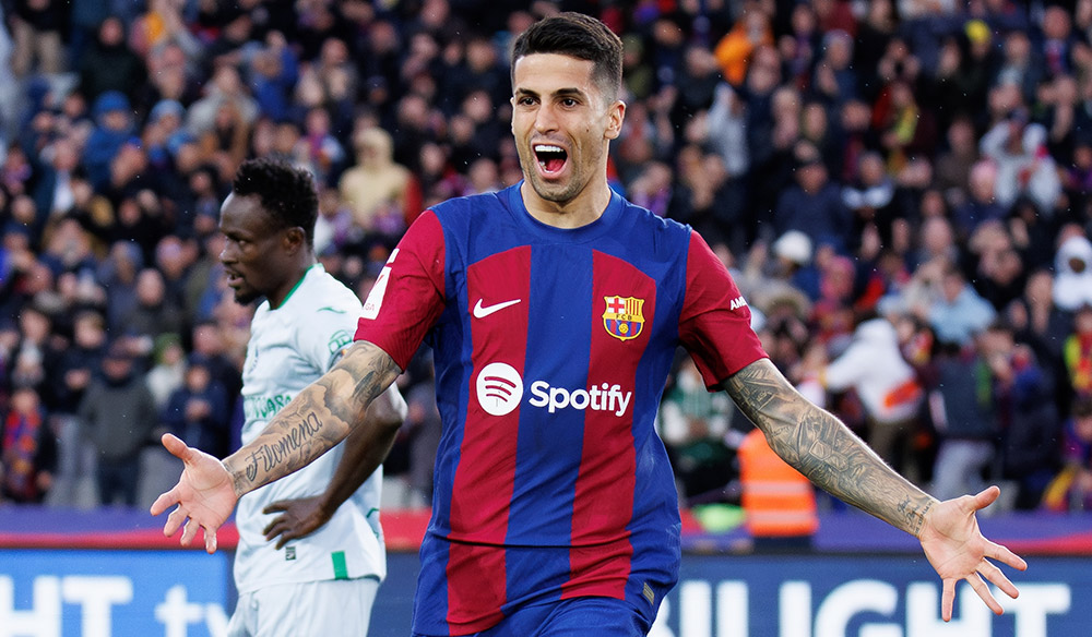 João Cancelo vistiendo la equipación del Barça