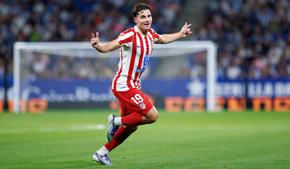 Julián Álvarez celebrando un gol