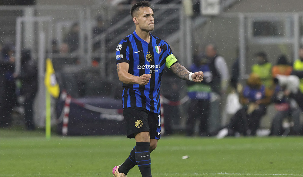 Lautaro Martínez sobre el terreno de juego