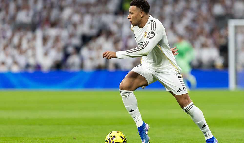 Mbappé con el balón