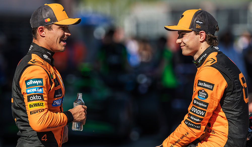 Lando Norris y Oscar Piastri en el paddock