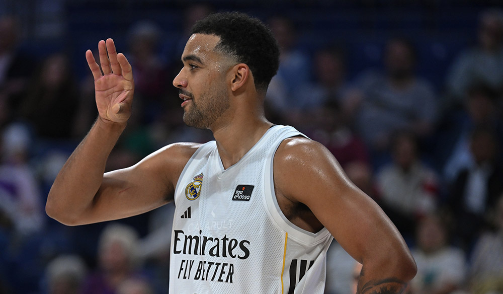 Trey Lyles sonriendo en un partido